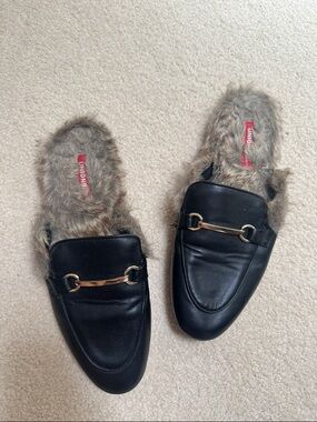 UNIONBAY Black Faux-Fur Backless Loafers with Gold Bit